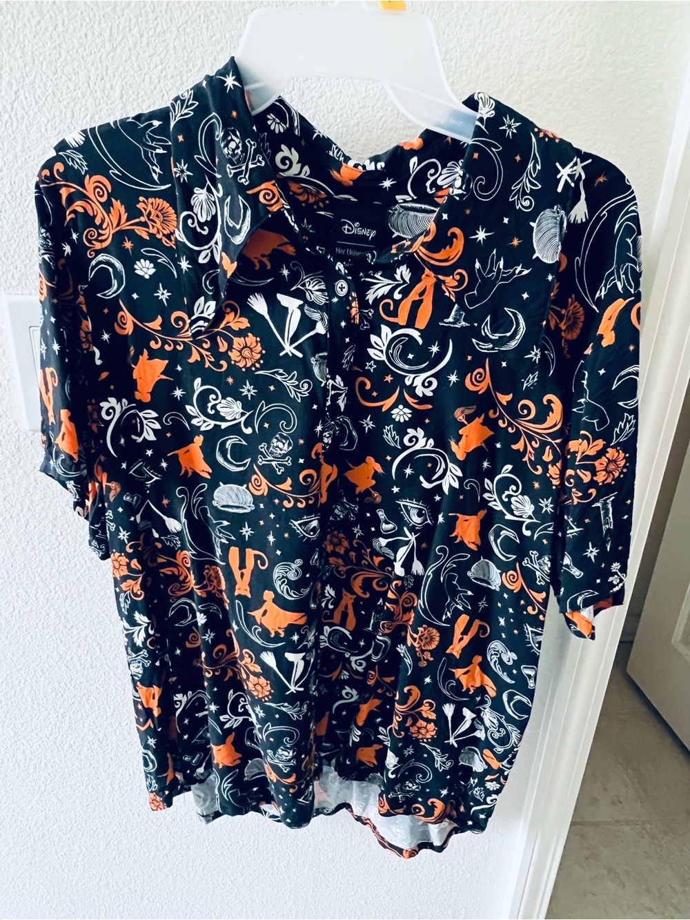 Her Universe Disney Hocus Pocus Halloween Button-Up Shirt